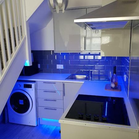 Webb place 2 bedroom apartment ! Croydon Buitenkant foto