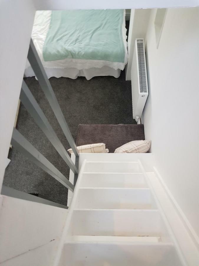 Webb place 2 bedroom apartment ! Croydon Buitenkant foto