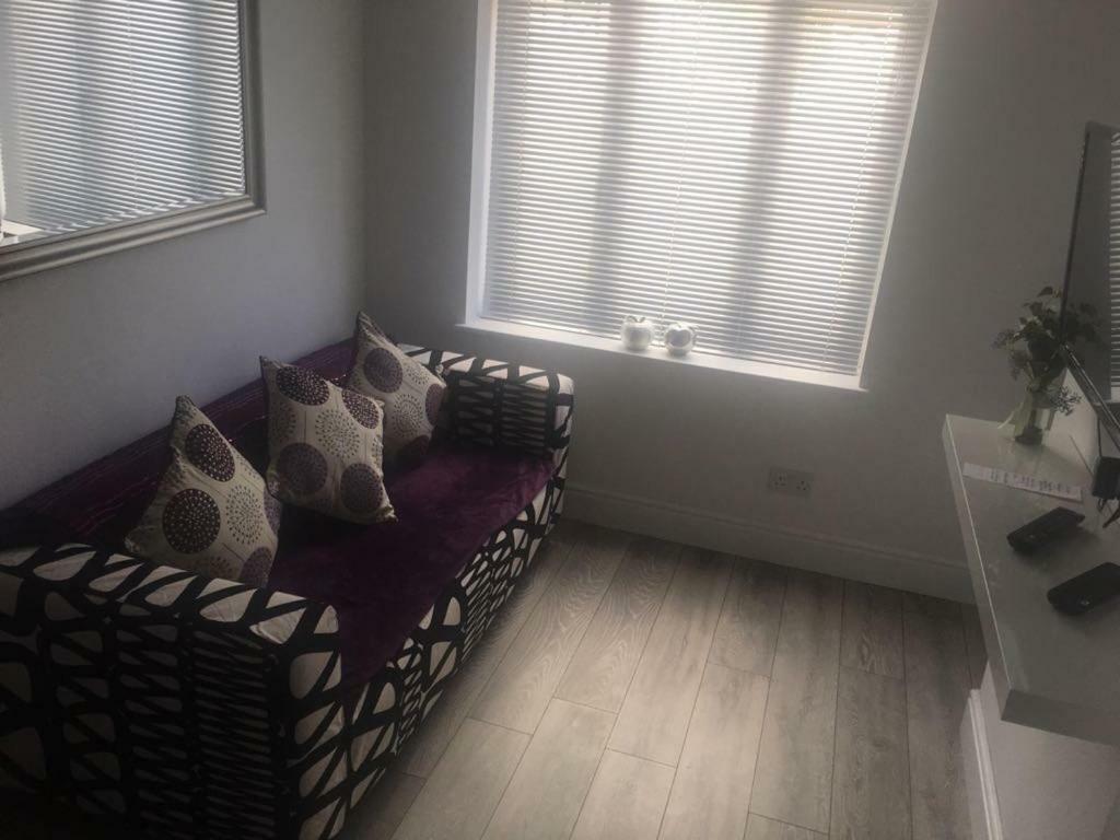 Webb place 2 bedroom apartment ! Croydon Buitenkant foto
